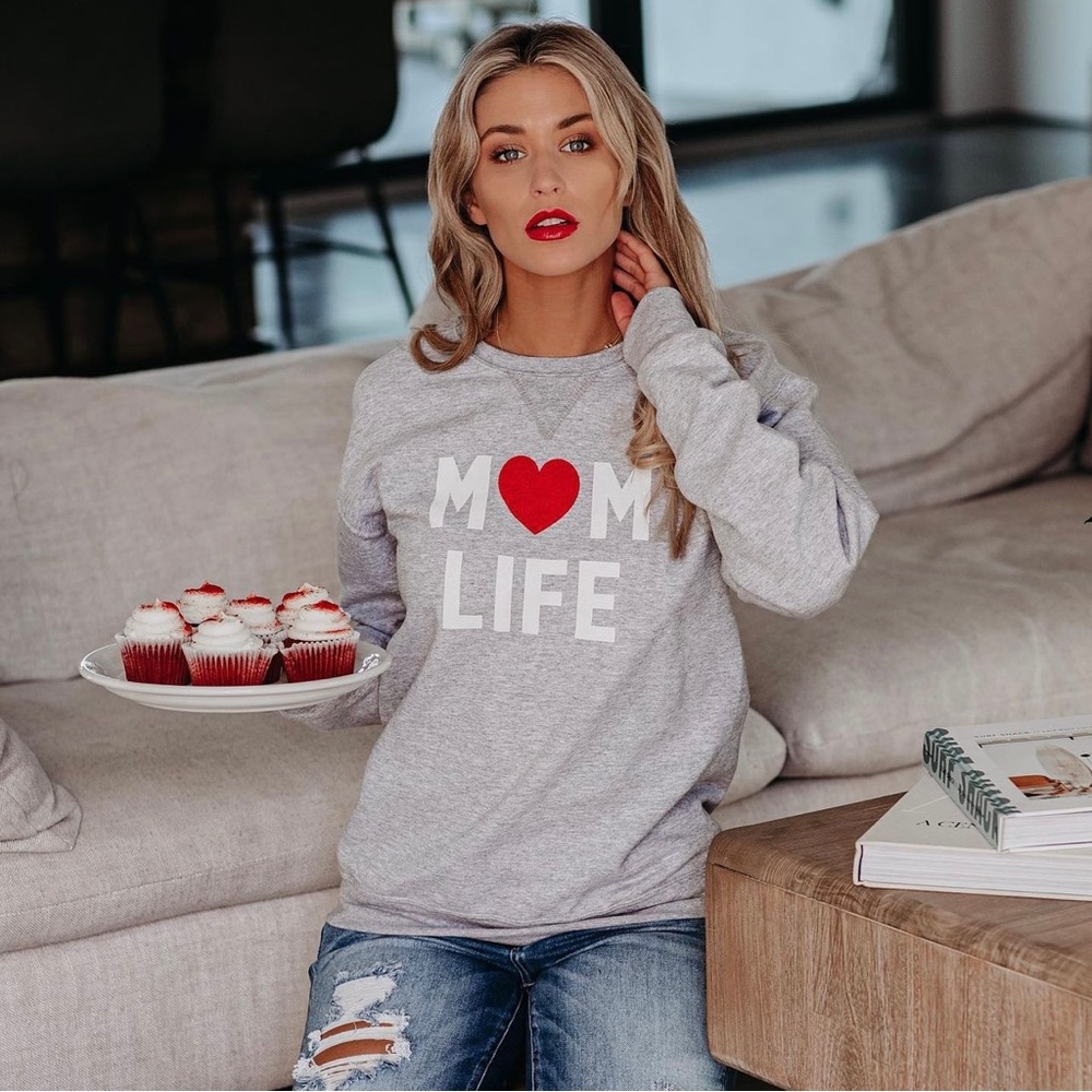 NWOT Vici/Lulusimon studio Momlife Sweatshirt Size M